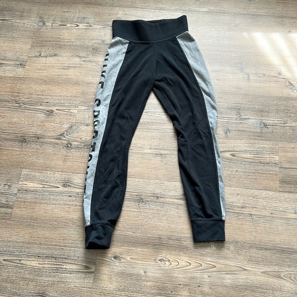 Nike Women's Sportswear Essential Logo Leggings size S Activewear Athleisure - Picture 1 of 5